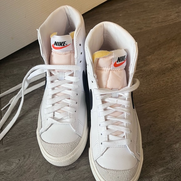 Nike Blazer 77 Women's 6 - Picture 2 of 4